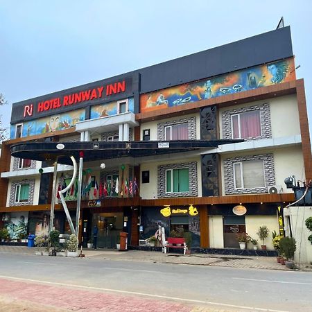 Hotel Runway Inn Pura Raghunāth Eksteriør billede