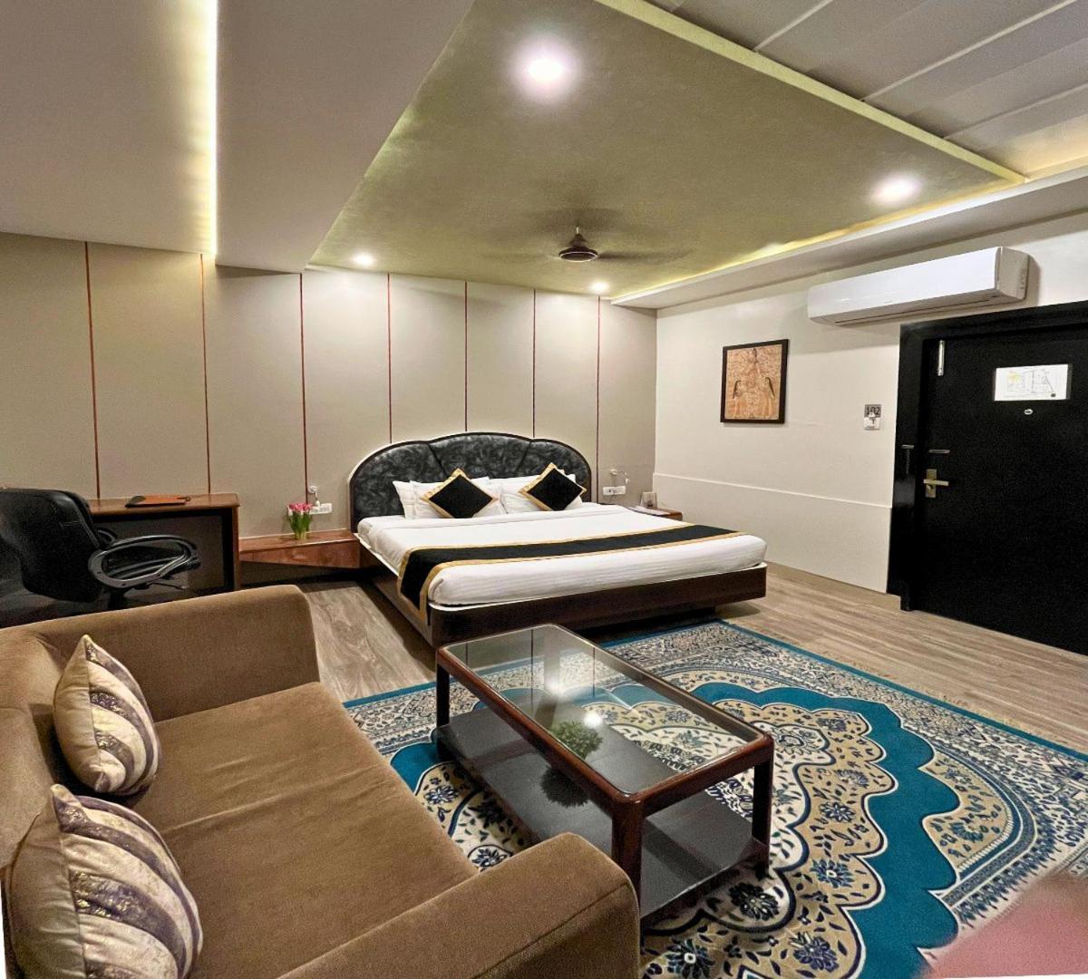Hotel Runway Inn Pura Raghunāth Eksteriør billede