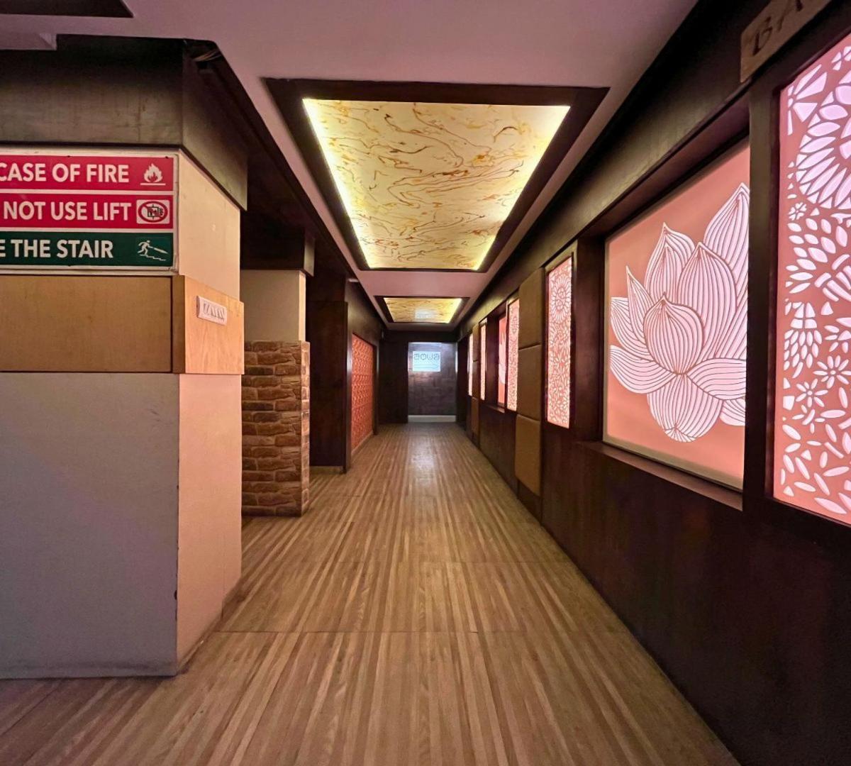 Hotel Runway Inn Pura Raghunāth Eksteriør billede