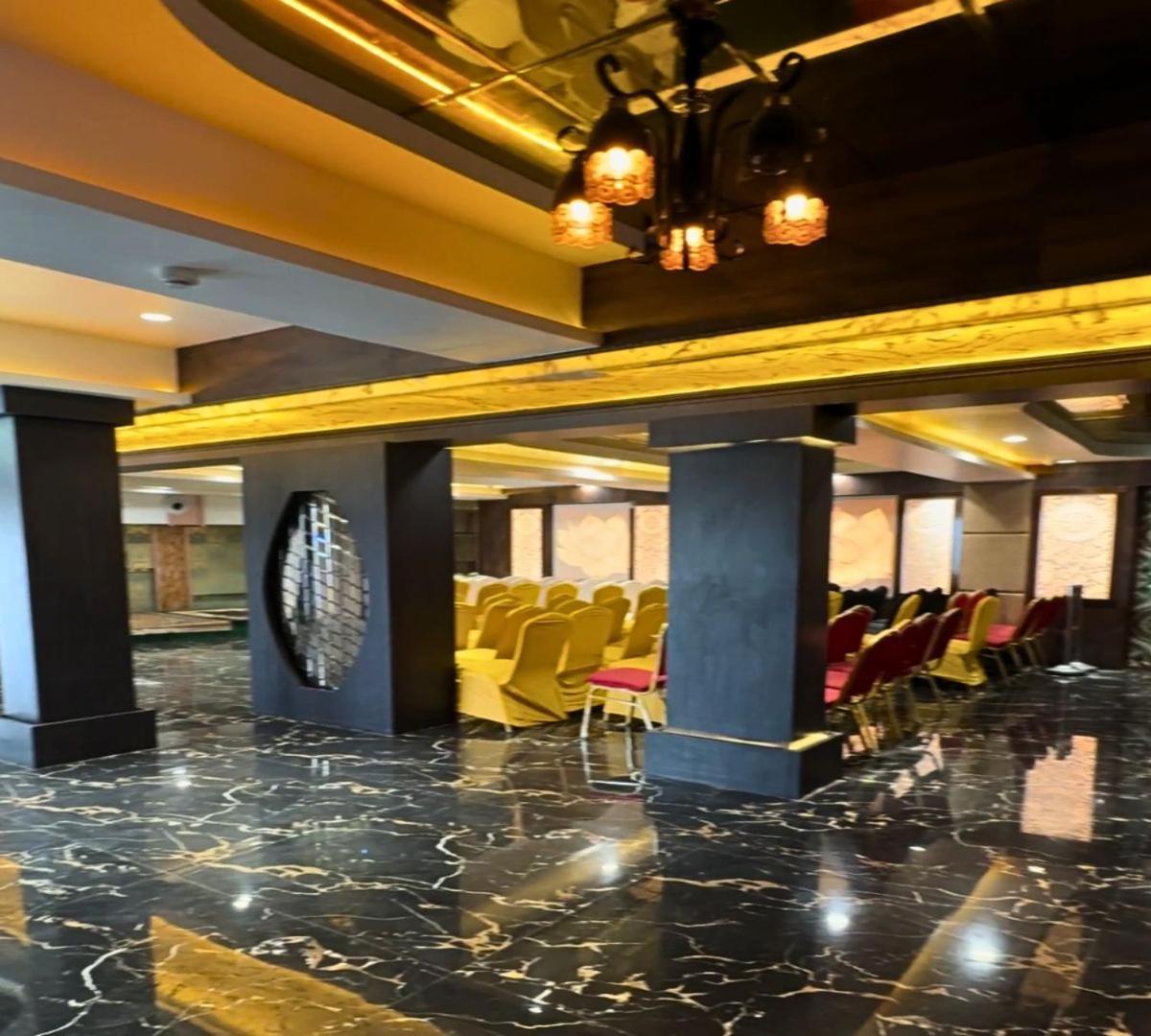 Hotel Runway Inn Pura Raghunāth Eksteriør billede