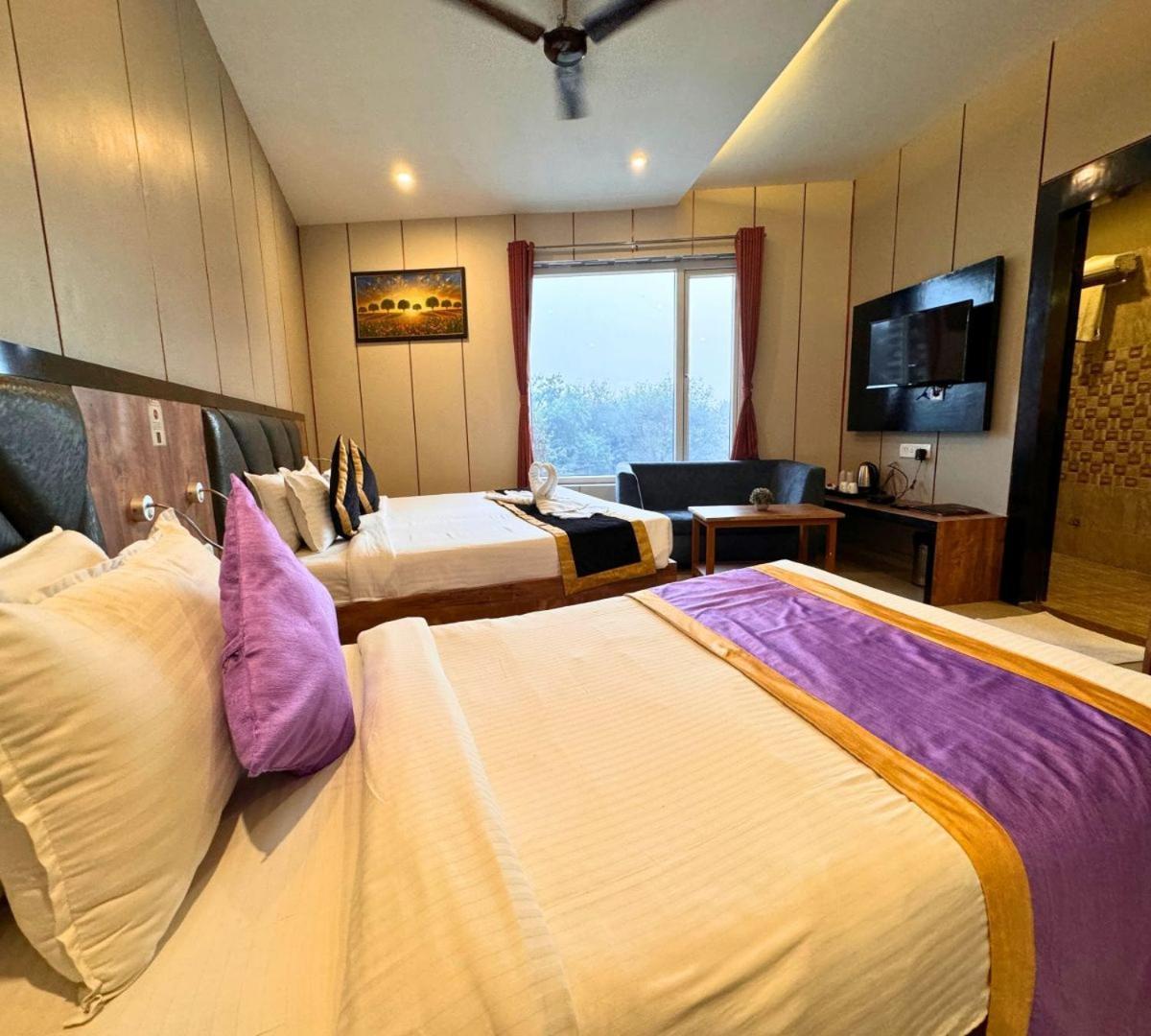 Hotel Runway Inn Pura Raghunāth Eksteriør billede