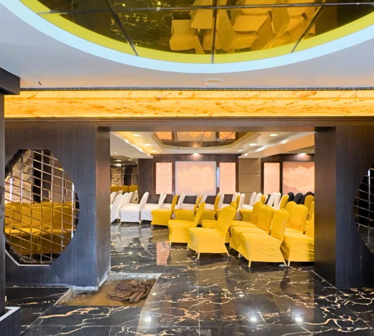 Hotel Runway Inn Pura Raghunāth Eksteriør billede